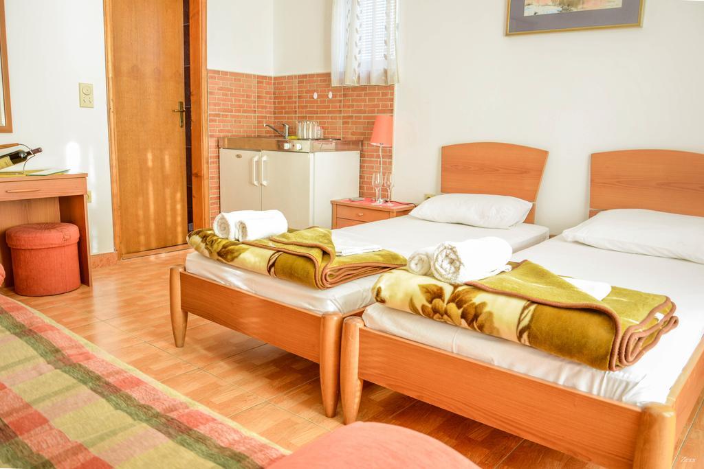 Apartments Drobni Pijesak Petrovac Dış mekan fotoğraf